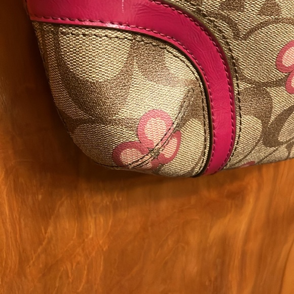 COACH. TAN AND PINK FLORAL SHOULDER BAG. HANDLES CRACKING. GOLD TRIM. CUTE! EUC - Picture 3 of 12